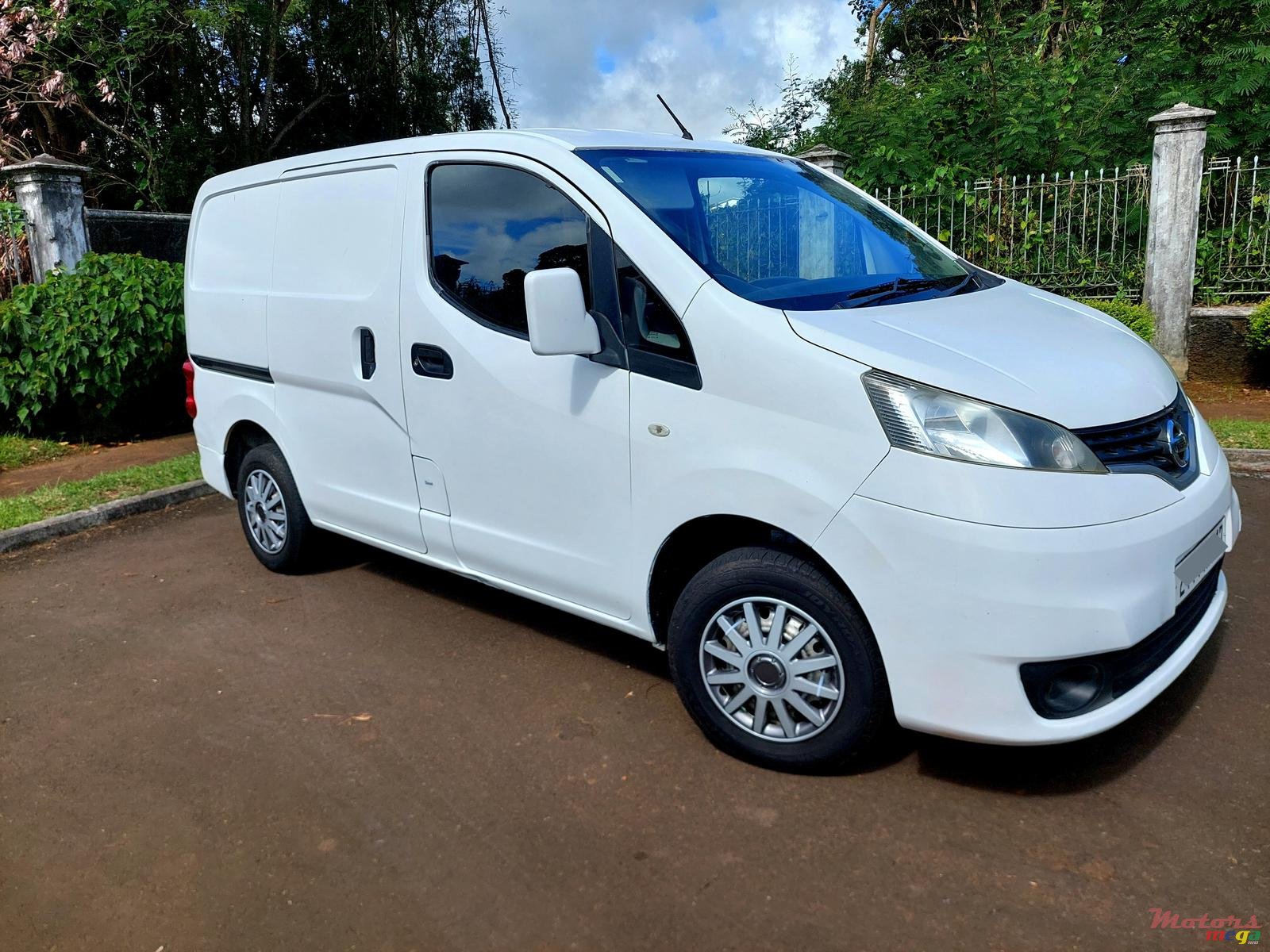 2017' Nissan NV NV200 photo #1