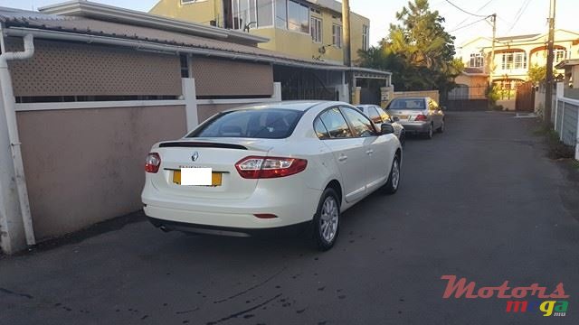 2011' Renault Fluence photo #2