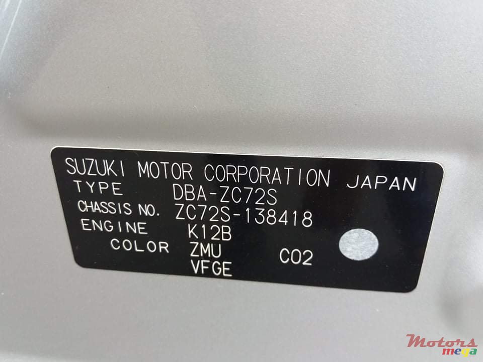 2011' Suzuki Swift photo #4