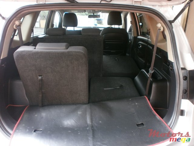 2014' Kia Carens photo #2