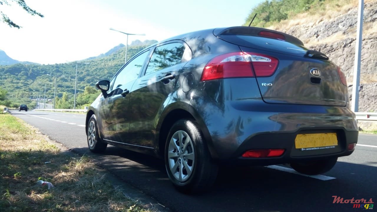 2013' Kia Rio photo #2