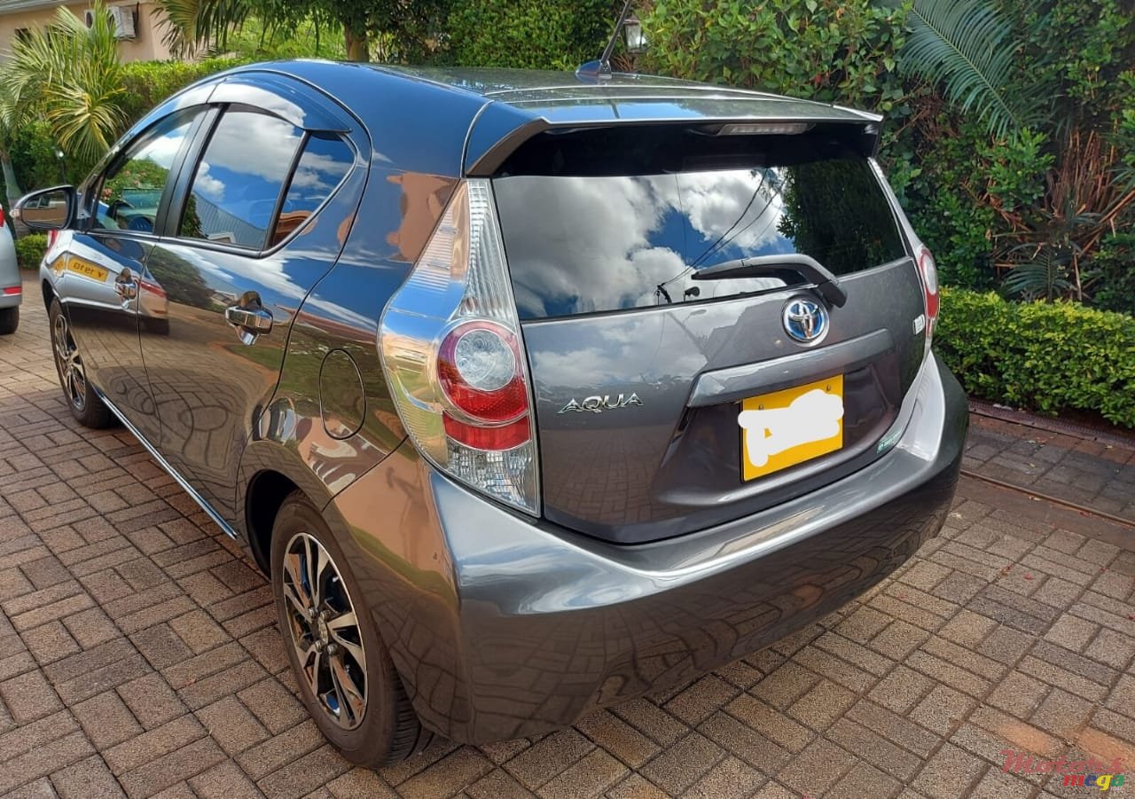 2013' Toyota Aqua photo #4