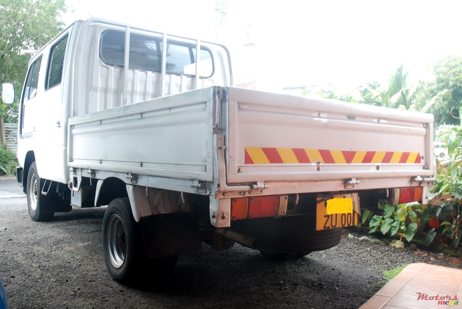 2000' Nissan photo #2