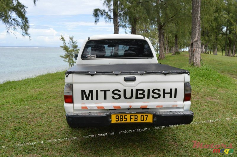2007' Mitsubishi photo #3