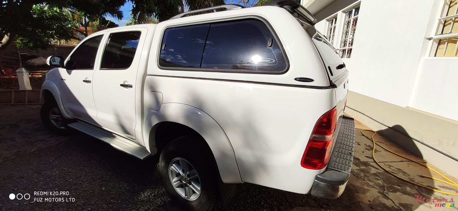 2011' Toyota Hilux photo #1