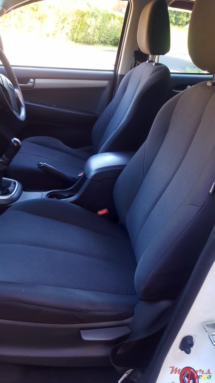 2016' Isuzu 2X4 photo #6