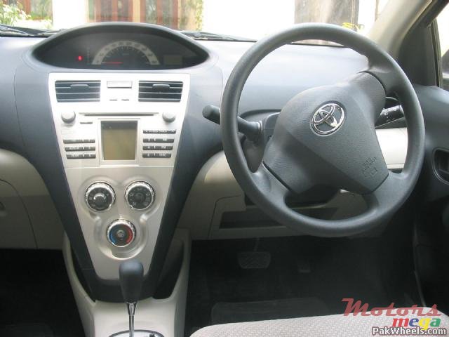 2006' Toyota Yaris Belta photo #1