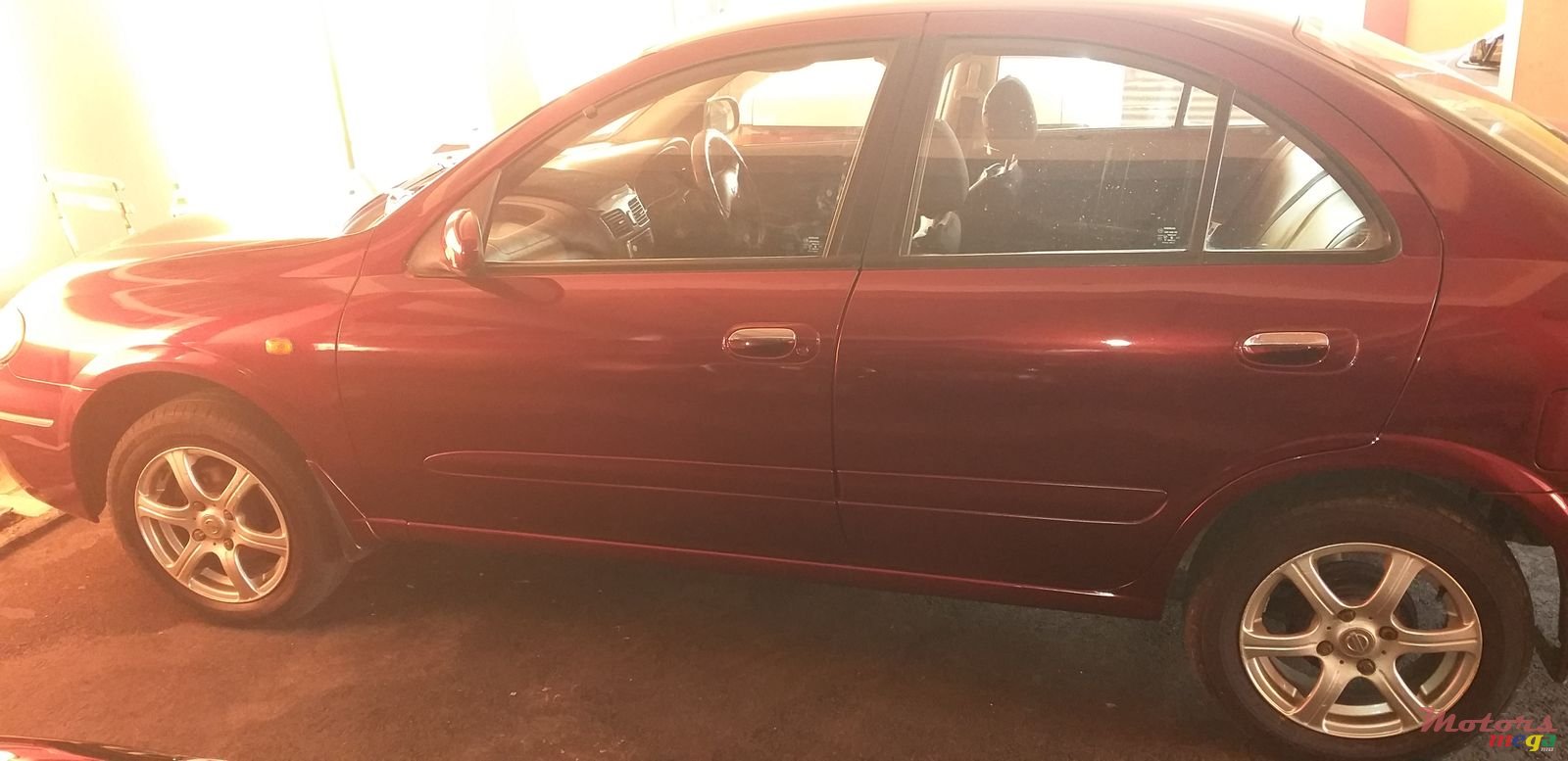 2004' Nissan Sunny photo #2