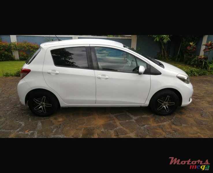 2011' Toyota Vitz photo #1