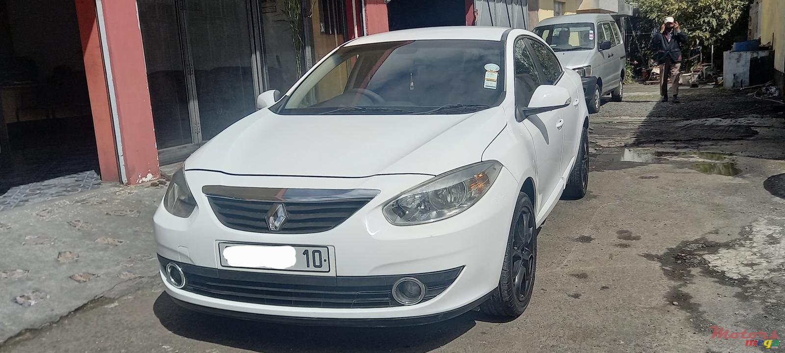 2010' Renault Fluence photo #2