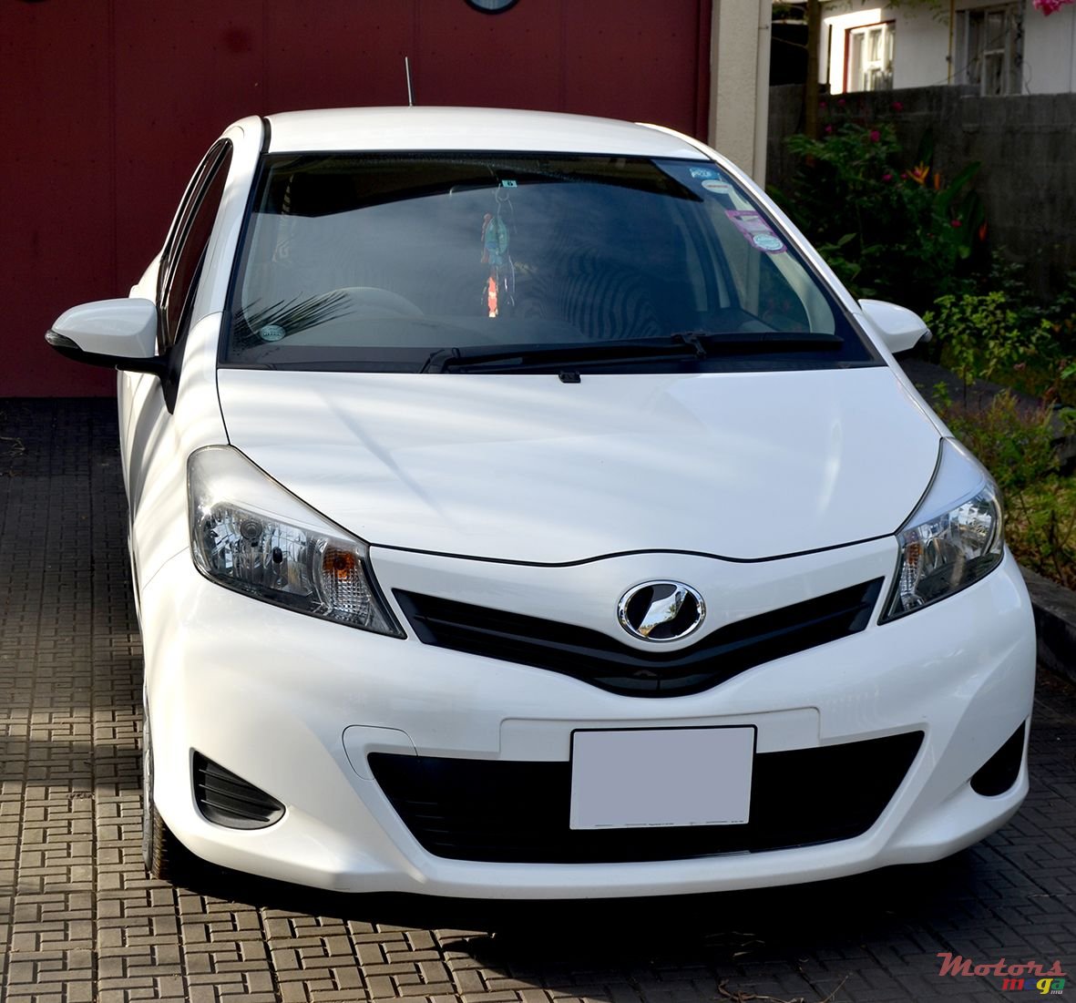 2012' Toyota Vitz photo #1