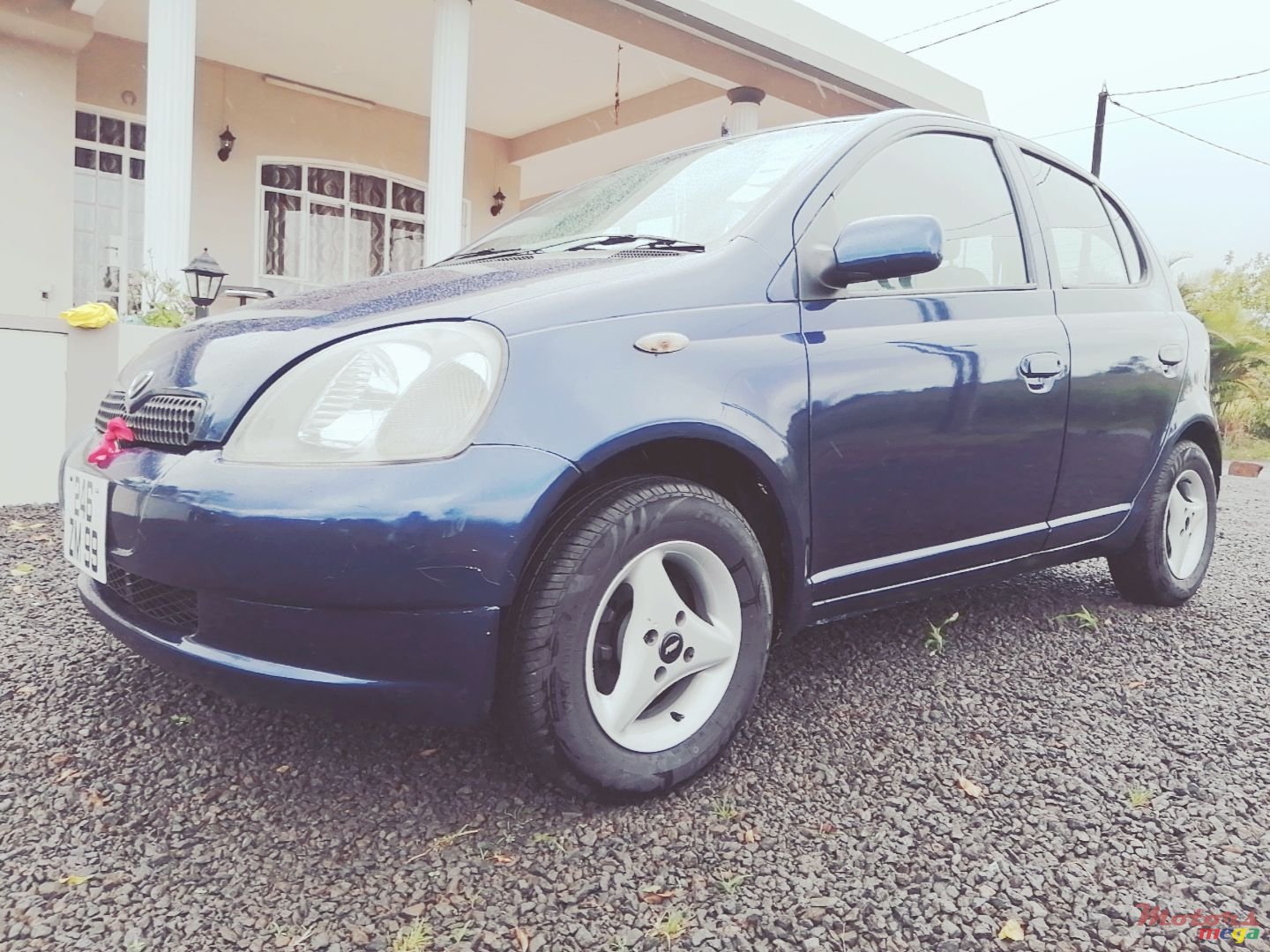 1999' Toyota Vitz photo #2