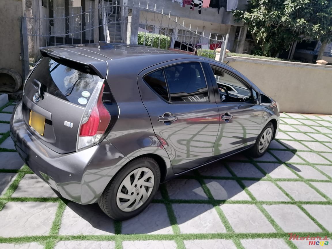 2015' Toyota Aqua photo #4