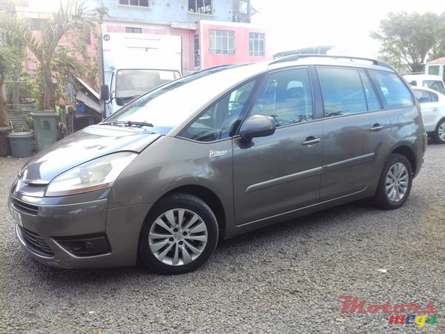2008' Citroen C4 Picasso photo #7