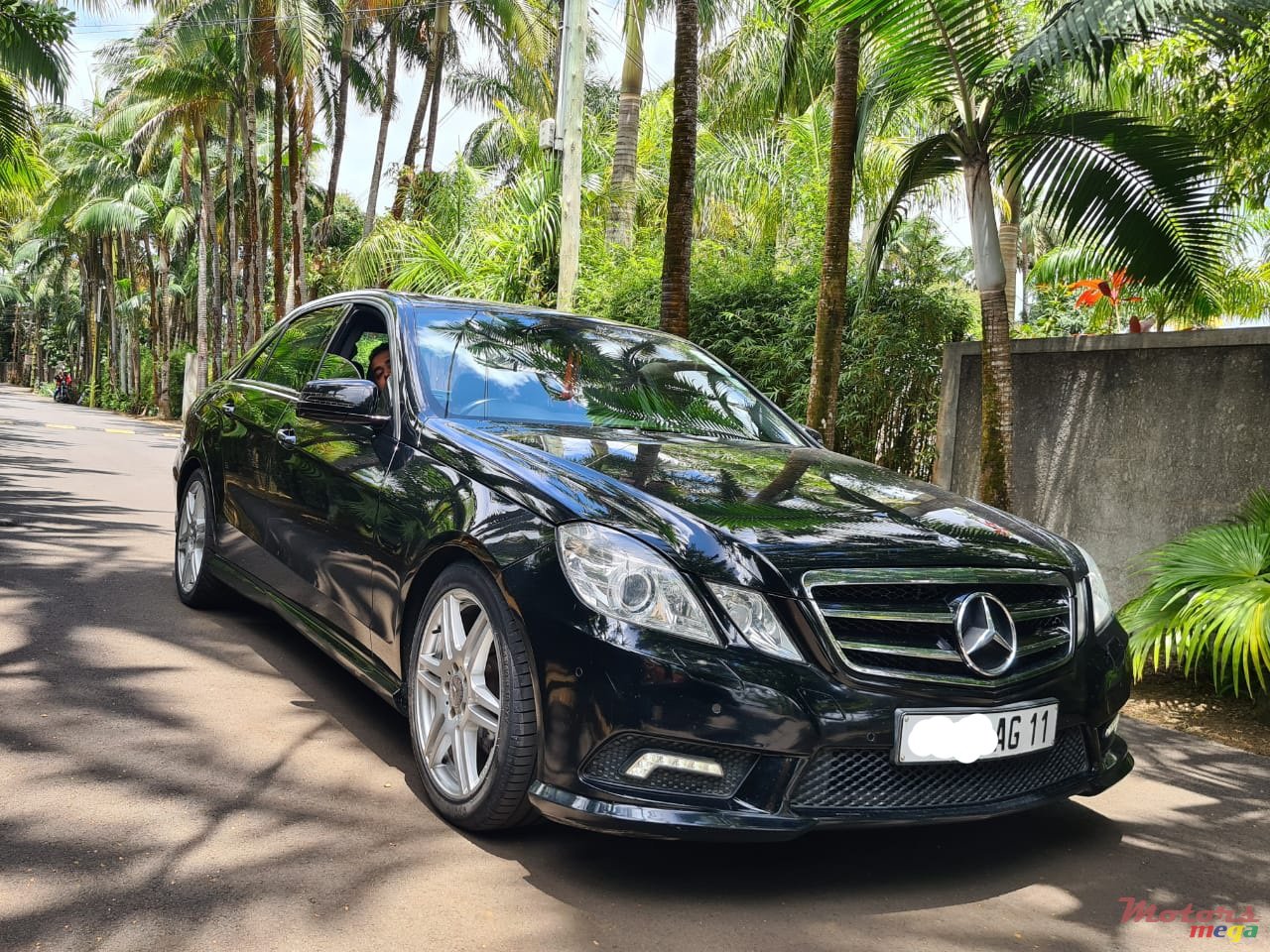 2011' Mercedes-Benz E-Class photo #1