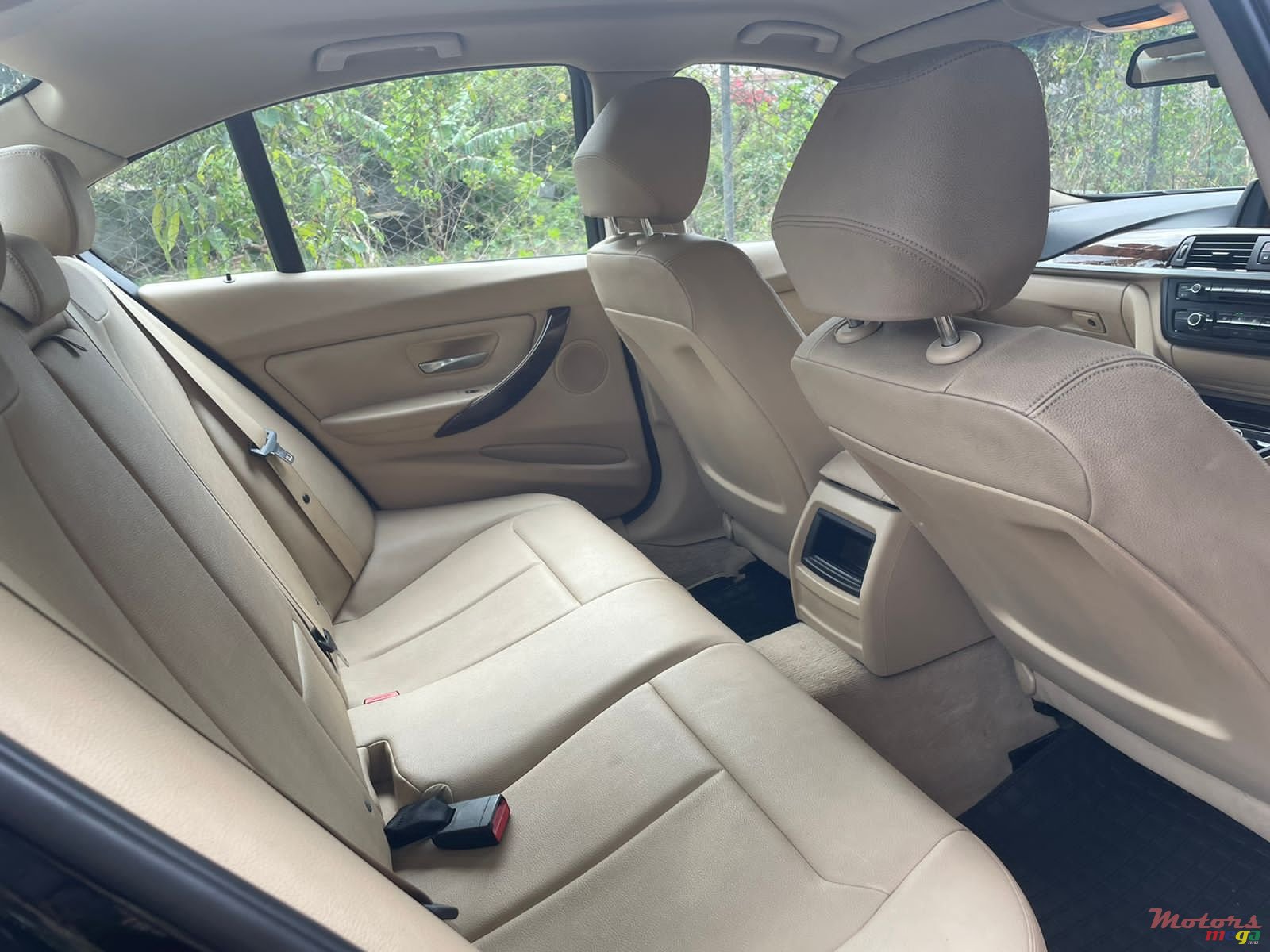 2012' BMW 320 F30 photo #4