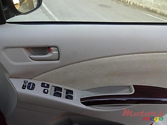 2014' Toyota Isis photo #6