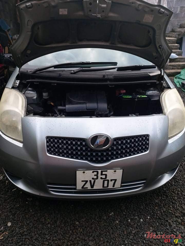 2007' Toyota Vitz photo #6