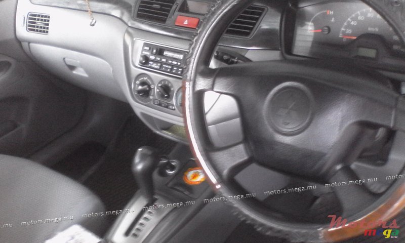 2006' Mitsubishi Lancer photo #3