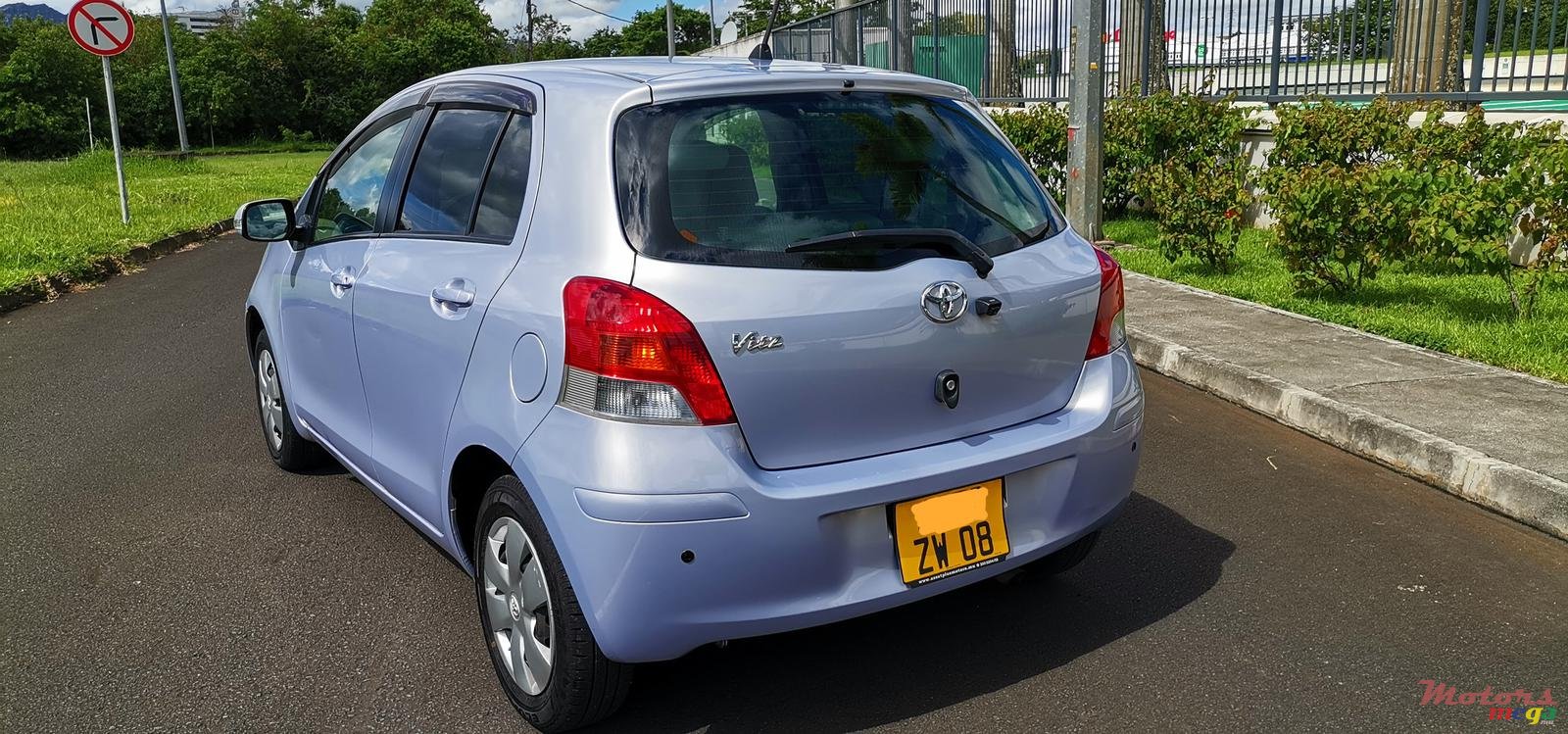 2008' Toyota Vitz 1.3 photo #6