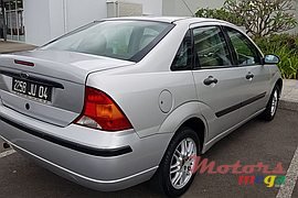 2004' Ford Focus photo #4