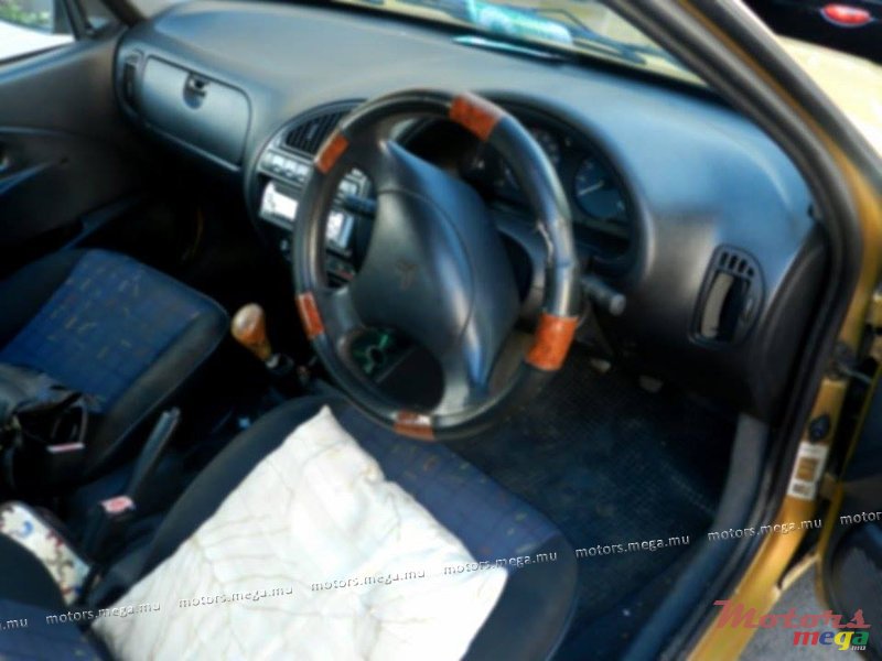 2001' Lotus photo #3