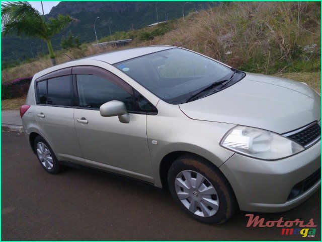 2006' Nissan Tiida photo #2