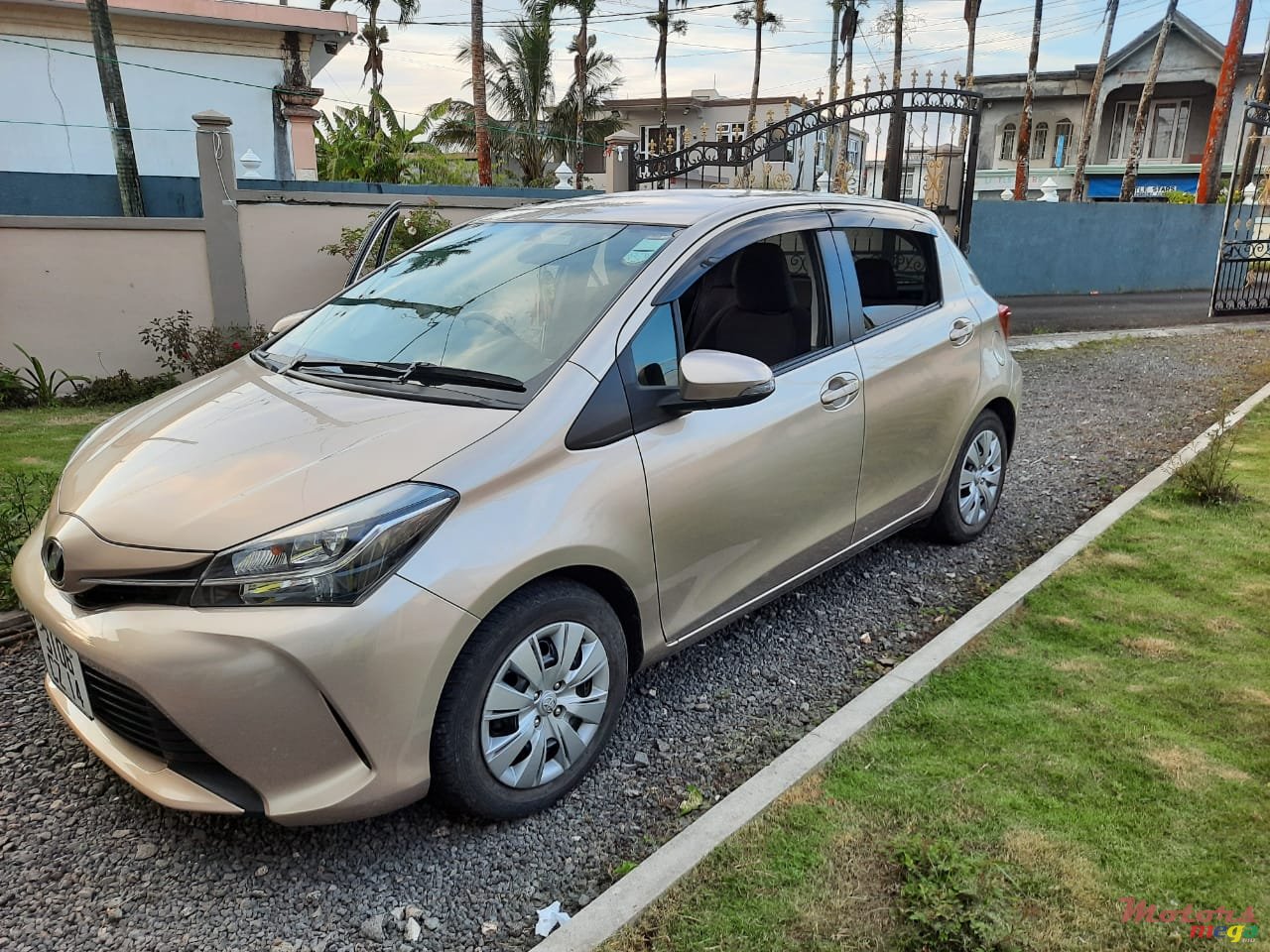 2014' Toyota Vitz photo #4