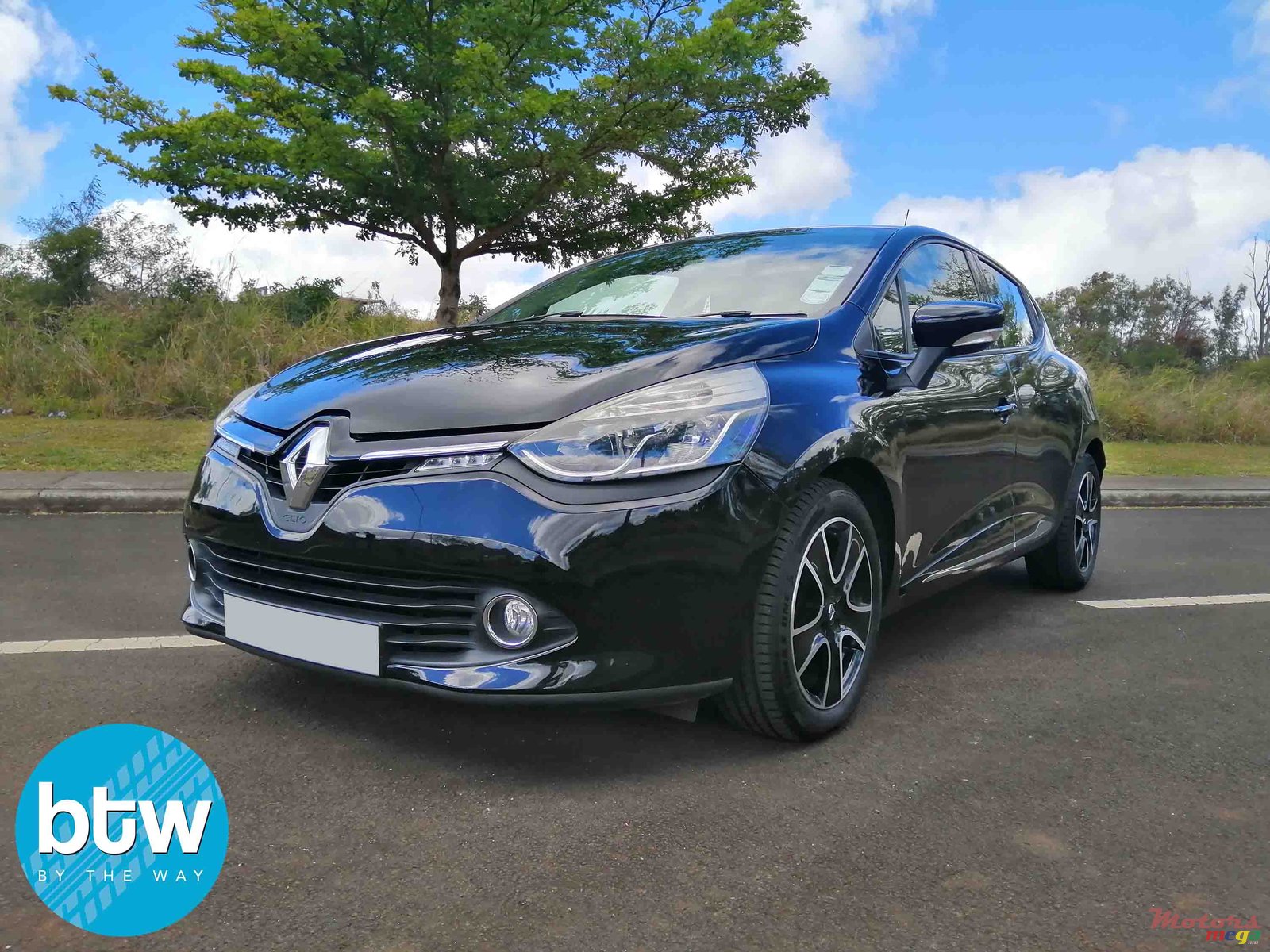 2014' Renault Clio photo #2