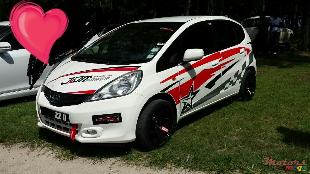 2011' Honda Fit photo #1