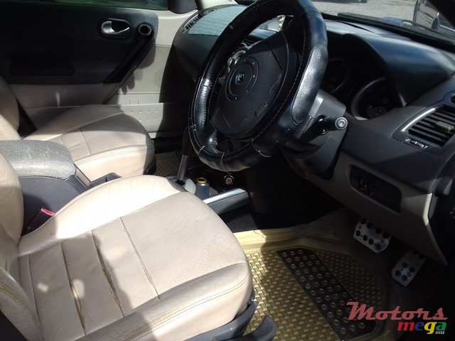 2005' Renault Megane photo #7