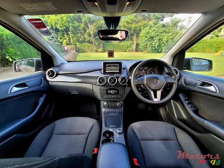2012' Mercedes-Benz B 180 photo #7
