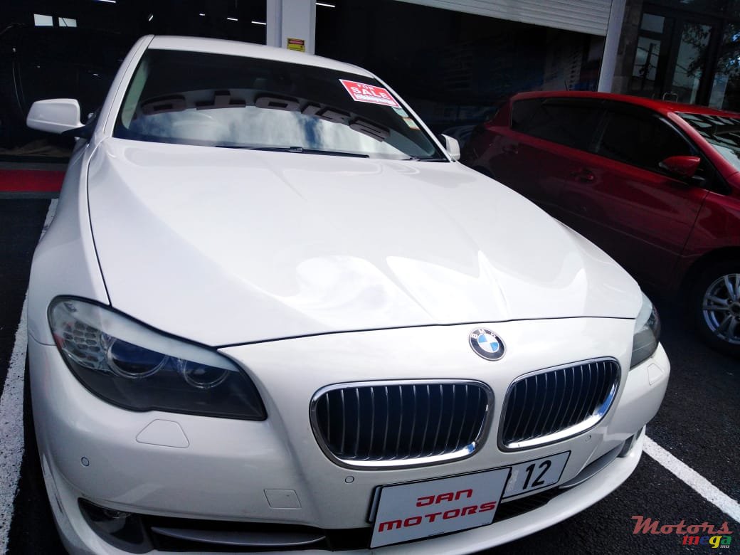 2012' BMW 520 photo #1