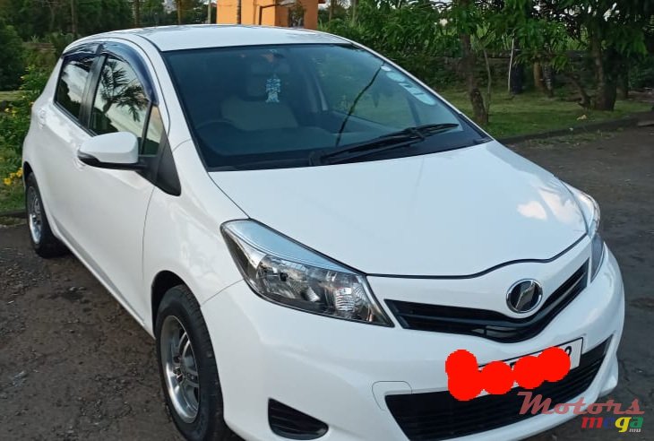 2012' Toyota Vitz photo #1
