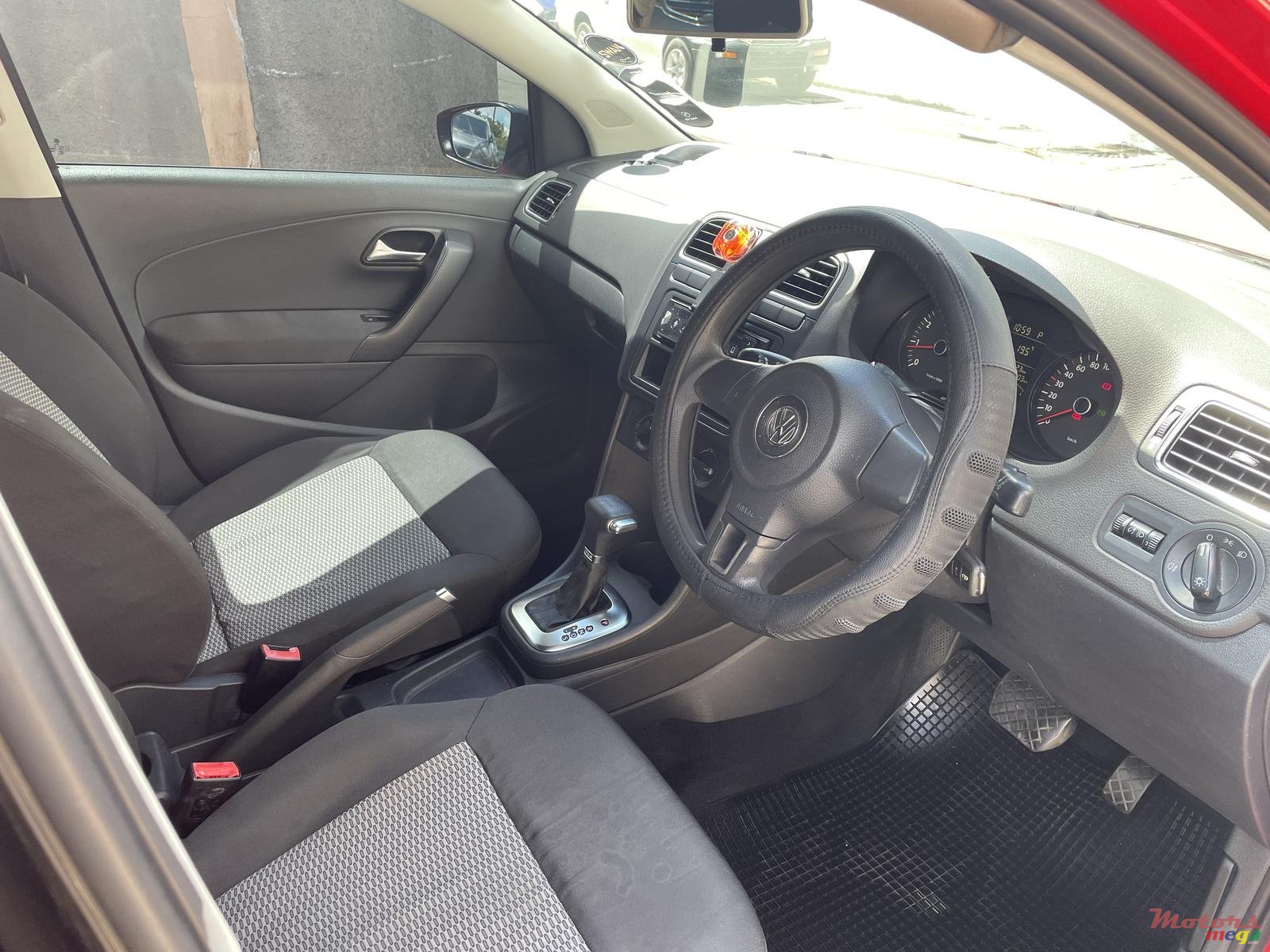 2010' Volkswagen Polo 1.4 Automatic photo #3