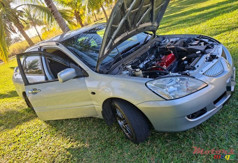 2005' Mitsubishi Lancer photo #3