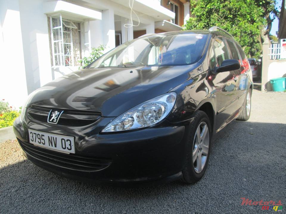 2003' Peugeot 307 SW photo #2
