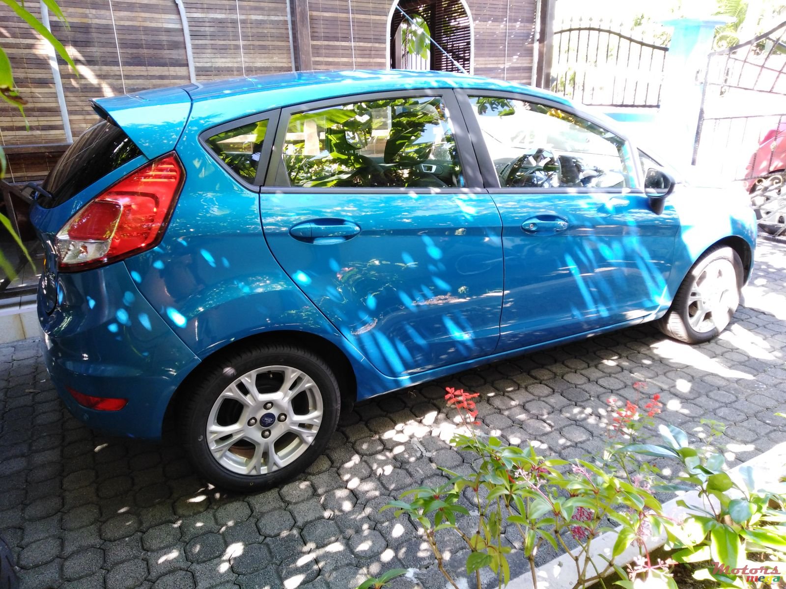 2013' Ford Fiesta Trend photo #2