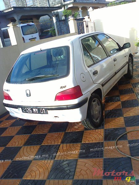 2001' Peugeot photo #1