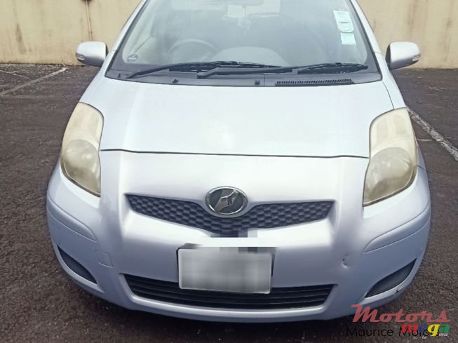 2009' Toyota Vitz photo #2