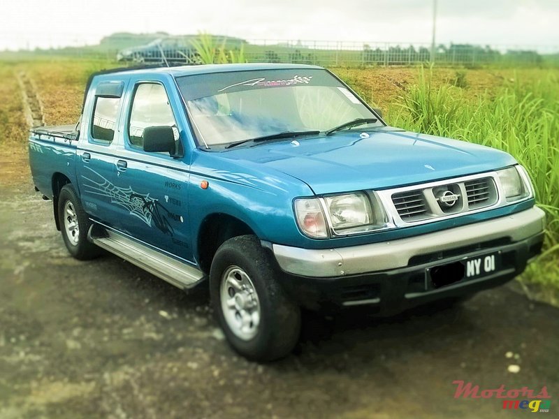 2001' Nissan Hardbody 2.7D photo #1