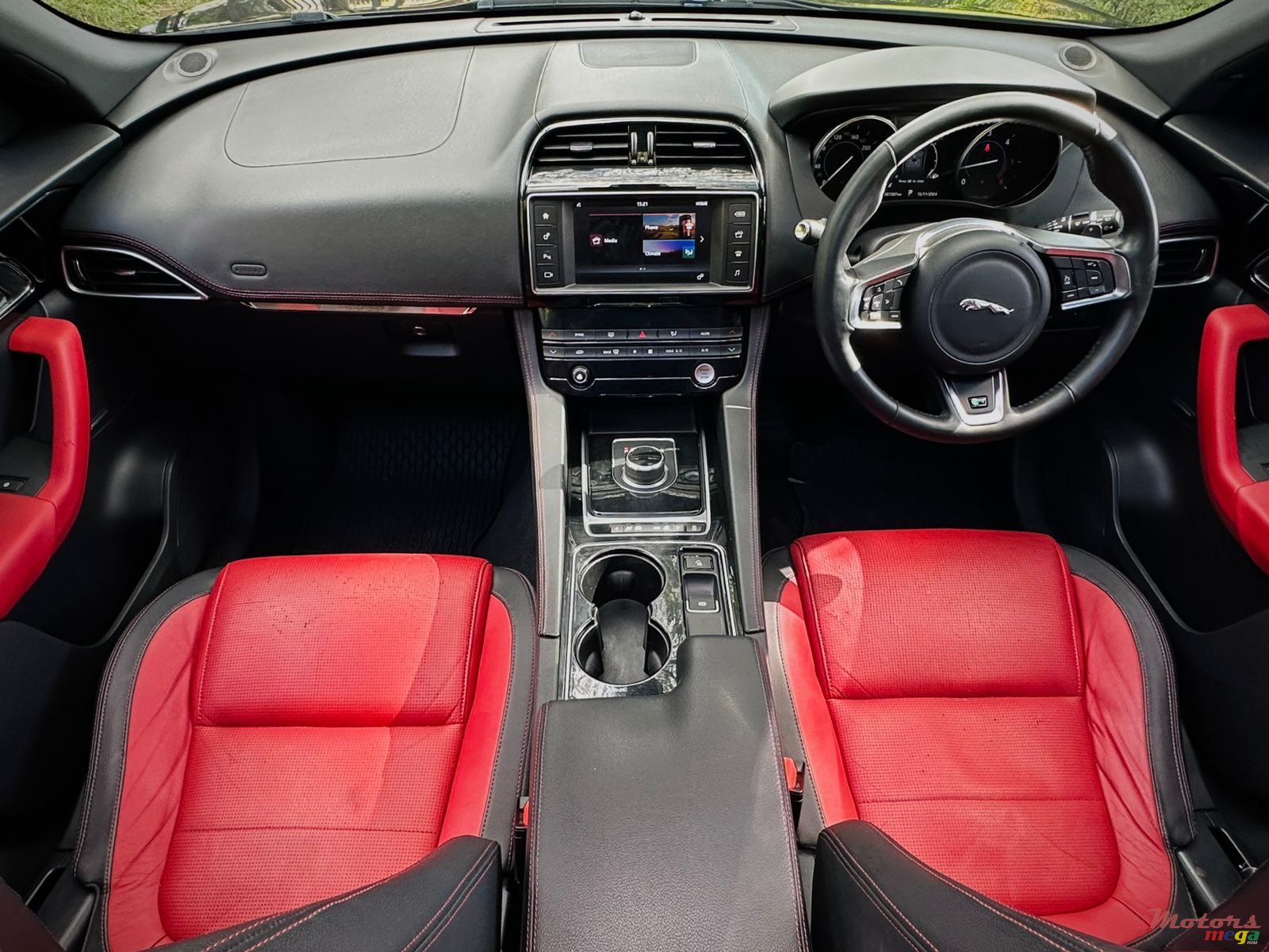 2016' Jaguar F-Pace photo #4