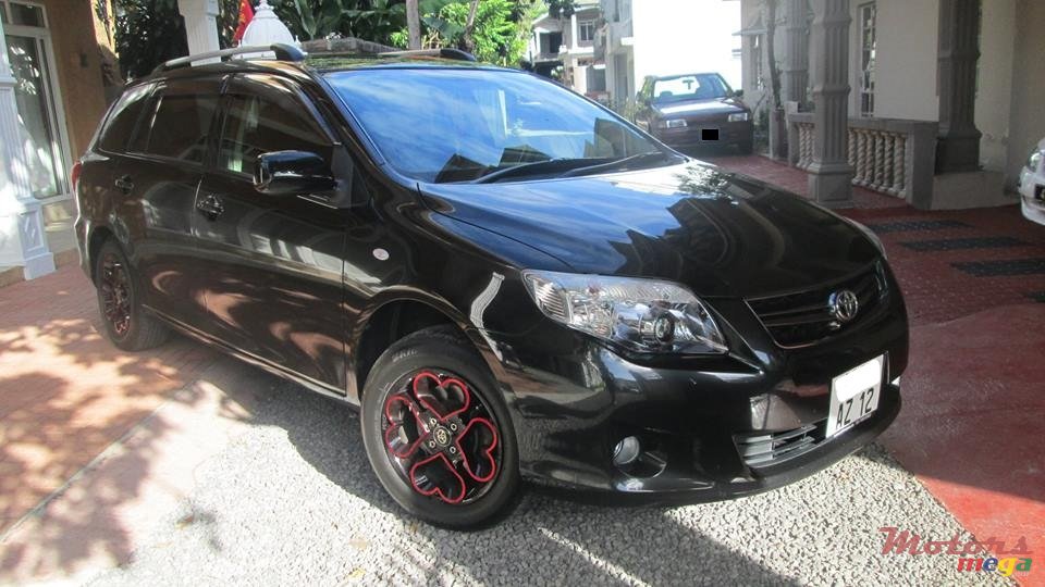 2012' Toyota Corolla Fielder photo #2