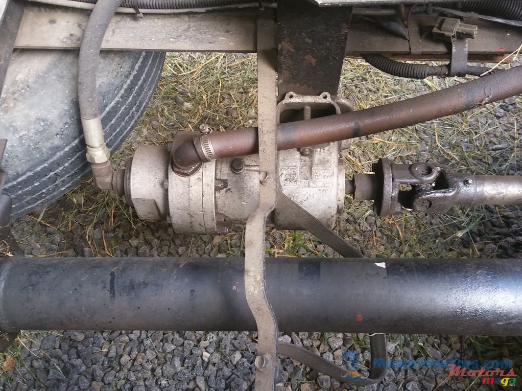 2002' Isuzu photo #4