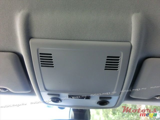 2010' BMW 1 Series photo #9