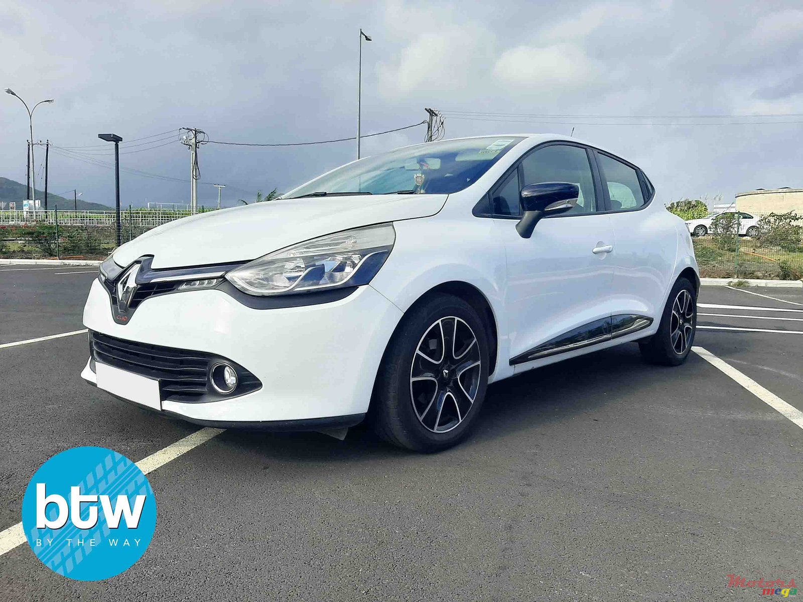 2015' Renault Clio photo #2