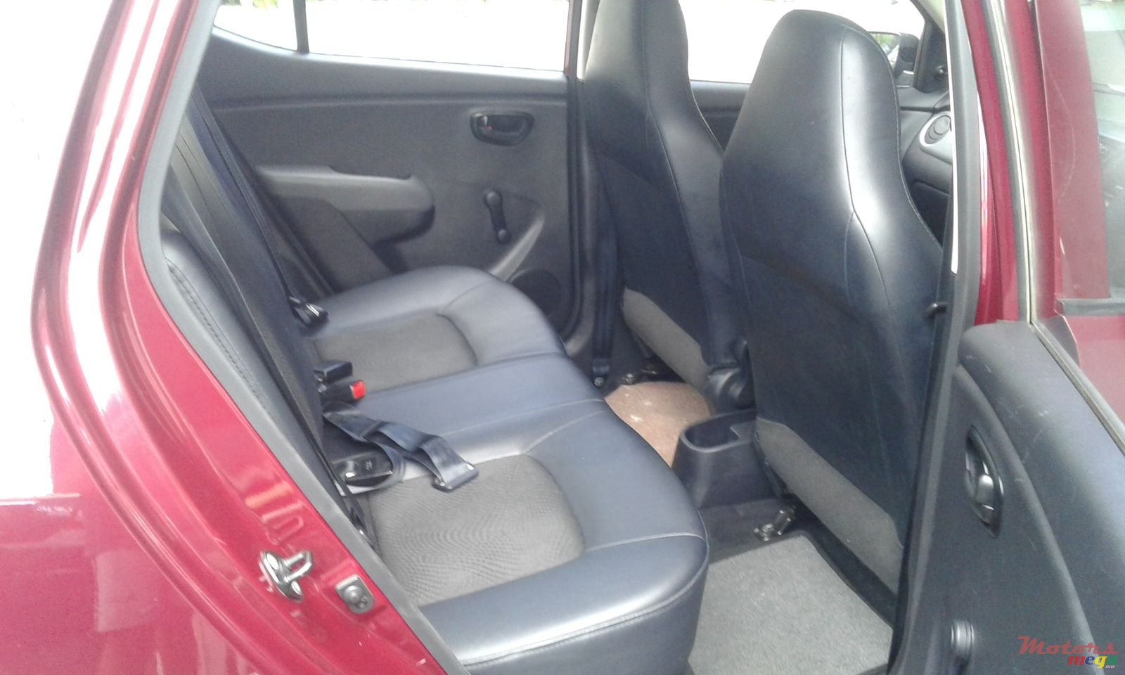 2014' Hyundai i10 i10 manual 2014 photo #3