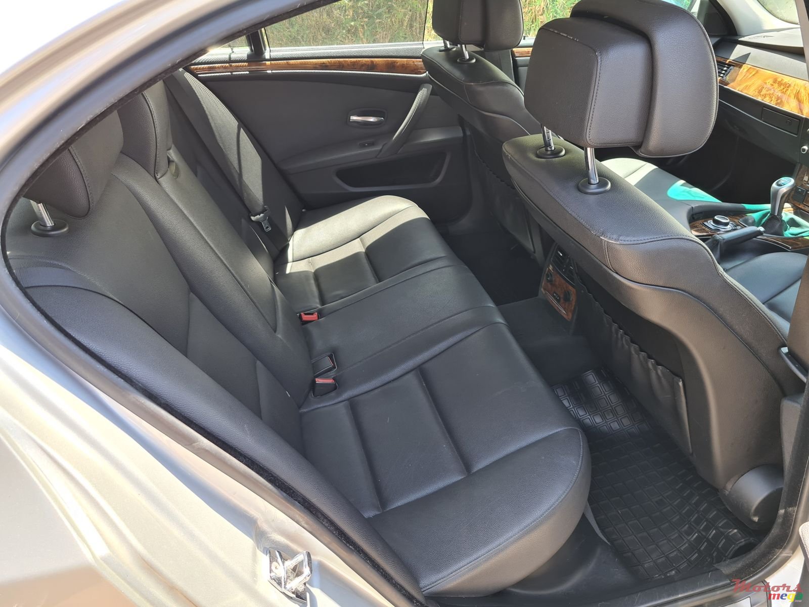 2009' BMW 523 photo #3