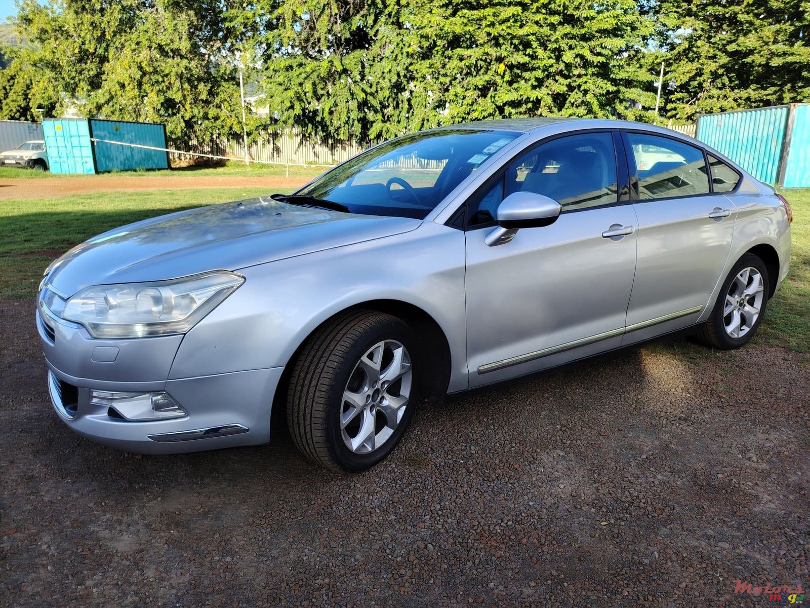 2010' Citroen C5 photo #2