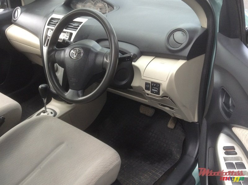 2005' Toyota Belta photo #4